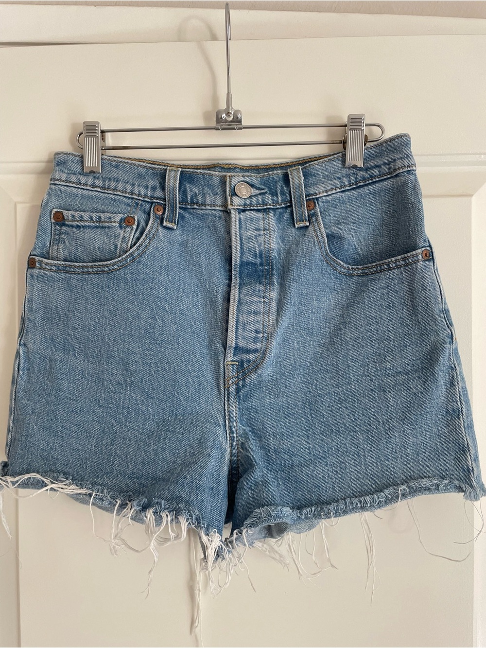Levis ribcage shorts